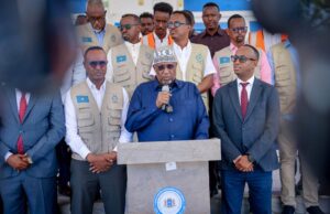 Sawiro;-Hoggaamiye Sheekh Aadan Madoobe oo Booqasho Shaqo ku Tagay Xarunta Hay’adda SoDMA ee Muqdisho