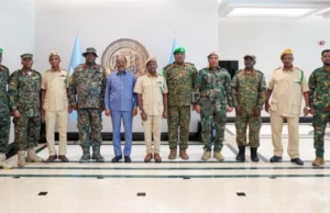 Madaxweynaha Soomaaliya oo Muqdisho kula kulmay Taliye Ku-xigeenka Ciidanka Difaaca Yugaandha.