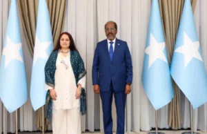 Madaxweynaha Soomaaliya, oo maanta Xarunta Madaxtooyada Qaranka warqadaha aqoonsiga Danjirenimo kaga guddoomay safiirro cusub oo ka socday Toddobo dal.