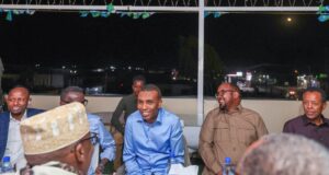 RW Xamsa oo Laascaanood kula kulmay qaar kamid ah Bulshada Magaaladaas