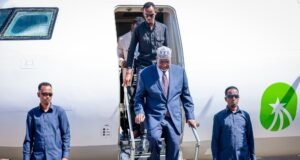 Hoggaamiye sheekh aadan madoobe iyo wafdi uu hoggaaminayo oo dib ugu soo laabtay baydhabo