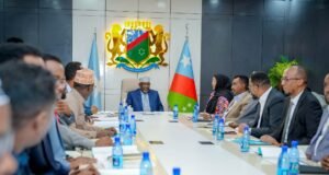 Sawiro;-hoggaamiyaha koonfur galbeed oo guddoomiyey shirka golaha wasiirada
