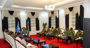 Sawiro;-Hoggaamiyaha koonfur galbeed oo guddoomiyey shir looga hadlay xasillinta amniga baydhabo