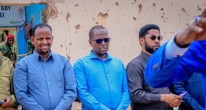 Sawiro;-Mas’uuliyiin ka tirsan Koonfur Galbeed oo Booqday Goobihii Shalay Weerarku ka Dhacay