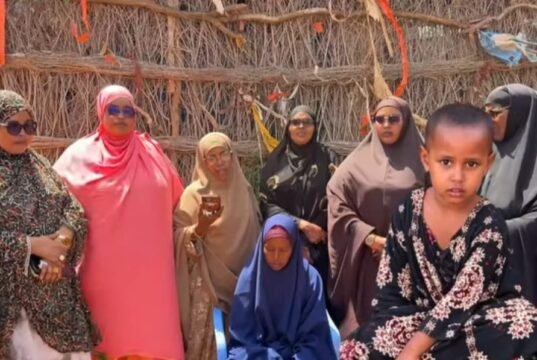 DEG DEG: Xildhibaan Bishaaro Gaabey iyo Mas’uuliyiin KGS ah oo Booqday Qoyska Gabadha Lagu Dilay Baydhabo