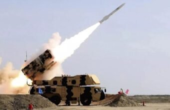 Ilaalada Kacaanka Iran oo sheegatay inay weerartay Maraakiib