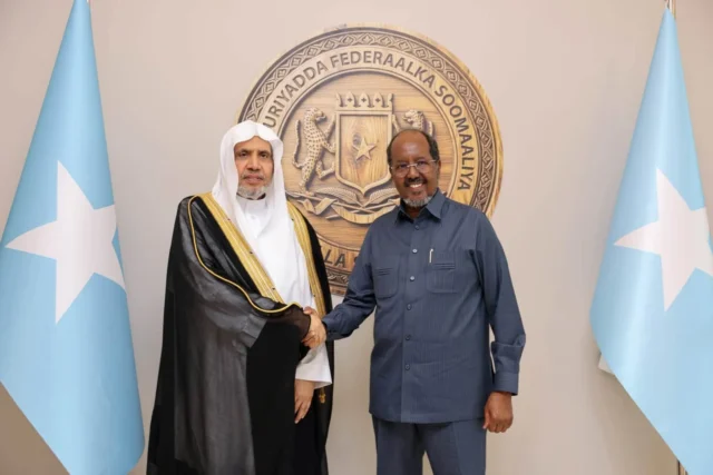 Madaxweyne-Xasan-Shiikh-oo-muqdisho-kula-Kulmay-Xoghayaha-Guud-ee-Raabidada-Caalamka-Islaamka-1920x1281