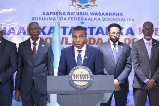 Ra’iisul Wasaare Xamsa oo faray in shaqaalaysiinta dowladda lagu saleeyo karti iyo mudnaan