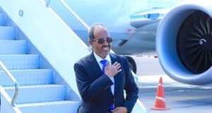 Wafdi hordhac u ah safarka MW Xasan Sheekh oo Maraykanka u safray