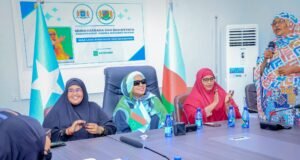 Guddoomiyaha Ururka Haweenka Degmada Baydhabo oo ka Qayb-gashay Kulan lagu Taageerayay Ciidamada Qalabka Sida