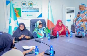 Guddoomiyaha Ururka Haweenka Degmada Baydhabo oo ka Qayb-gashay Kulan lagu Taageerayay Ciidamada Qalabka Sida