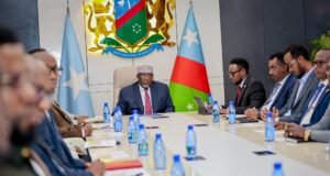 Sawiro;-Hoggaamiye aadan madoobe oo guddoomiyey shirka golaha wasiirrada koonfur galbeed