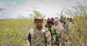 Wasiirka amniga koonfur galbeed oo shacabka baydhabo u xaqiijiyey sugidda amniga magaalada