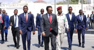 Farmaajo oo maanta dib ugu soo laabtay Magaalada Muqdisho.