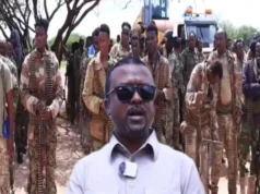 Guddoomiyaha Shabeellaha Hoose oo Booqday Ciidamada Xoogga Dalka, Kuna Wareejiyey Deeq Xoolo Nool ah