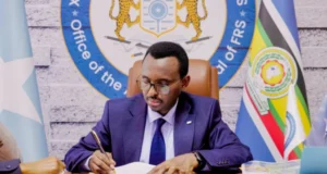 Hantidhowrka Guud ee Soomaaliya oo Saxiixay Warbixinnada Baarista Hay’adaha EAC.