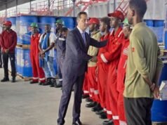 Safiirka Turkiga oo kormeeray shaqaalaha saadka ee Markabka qodaya Shidaalka Soomaaliya