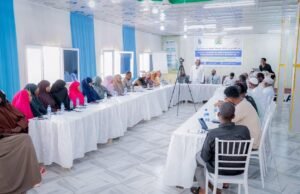 Wasaaradda Awqaafta iyo Arrimaha Islaamka Dowladda KG oo Caasimada Baraawe kudaah furtay tababar ku saabsan Doorka ay Culimada Baraawe ka qaadan karaan Dhex-dhexaadinta iyo Wada-hadalka Bulshada. Tababarka oo soconaya sedex maalin ayaa waxaa daahfuray Agaasimaha Guud ee Wasaarada Awqaafta Mudane Mubaarak iyadoona Dahfurka ay goob joog ka ahaayeen Wasiirka Wasaaradda Dekeddaha iyo Gadiidka Badda KG, Gudoomiyaha Degmada Baraawe iyo Agaasimaha Guud ee Wasaarada Arrimaha Gudaha KG waxaana ka qeyb galaya mas’uuliyiin ka tirsan Wasaaradda, culimo, macallimiin, haween iyo dhallinyaro war igu sameyey ChatGPT said: Writing Wasaaradda Awqaafta iyo Arrimaha Islaamka Koonfur Galbeed oo Baraawe ka daahfurtay tababar ku saabsan doorka culimada ee dhex-dhexaadinta bulshada