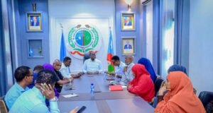 Duqa Magaalada Baydhabo oo Guddoomiyey Kulan Degdeg ah oo Looga Hadlay Ka Hortagga Fatahaadaha