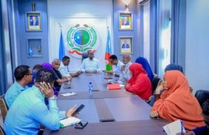 Duqa Magaalada Baydhabo oo Guddoomiyey Kulan Degdeg ah oo Looga Hadlay Ka Hortagga Fatahaadaha