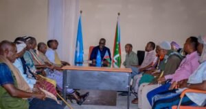 Guddoomiyaha Degmada Bardaale oo Kulan Amniga Kala Yeeshay Odayaasha Dhaqanka