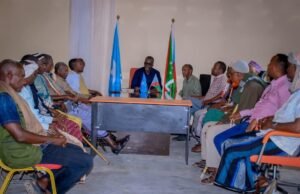 Guddoomiyaha Degmada Bardaale oo Kulan Amniga Kala Yeeshay Odayaasha Dhaqanka