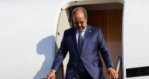 Madaxweynaha Soomaaliya iyo wafdi ballaaran ayaa gaaray magaalada Al-Calamayn ee Dalka Masar.